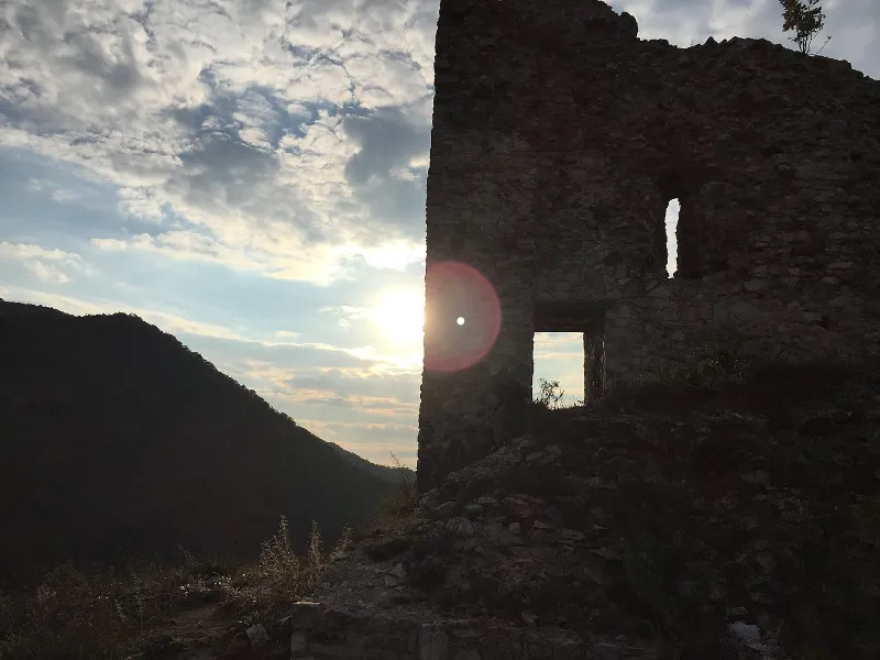 Burg von Pograjes (Kalaja e Pograjes) im Karadak-Gebirge